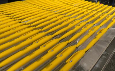 Stampa UVPenne gialle con dima in plexiglass